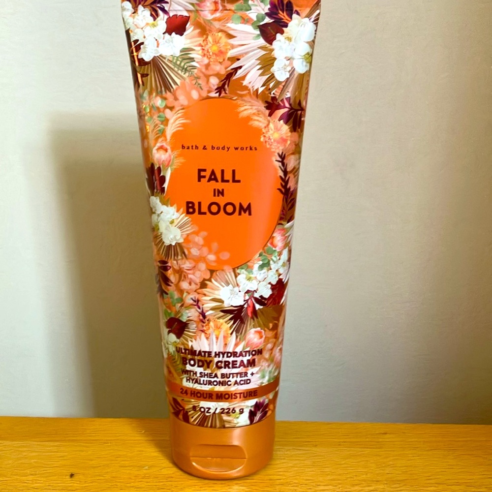 NWT Bath & Body Works FALL IN BLOOM Ultimate Hydration Body Cream Full Size